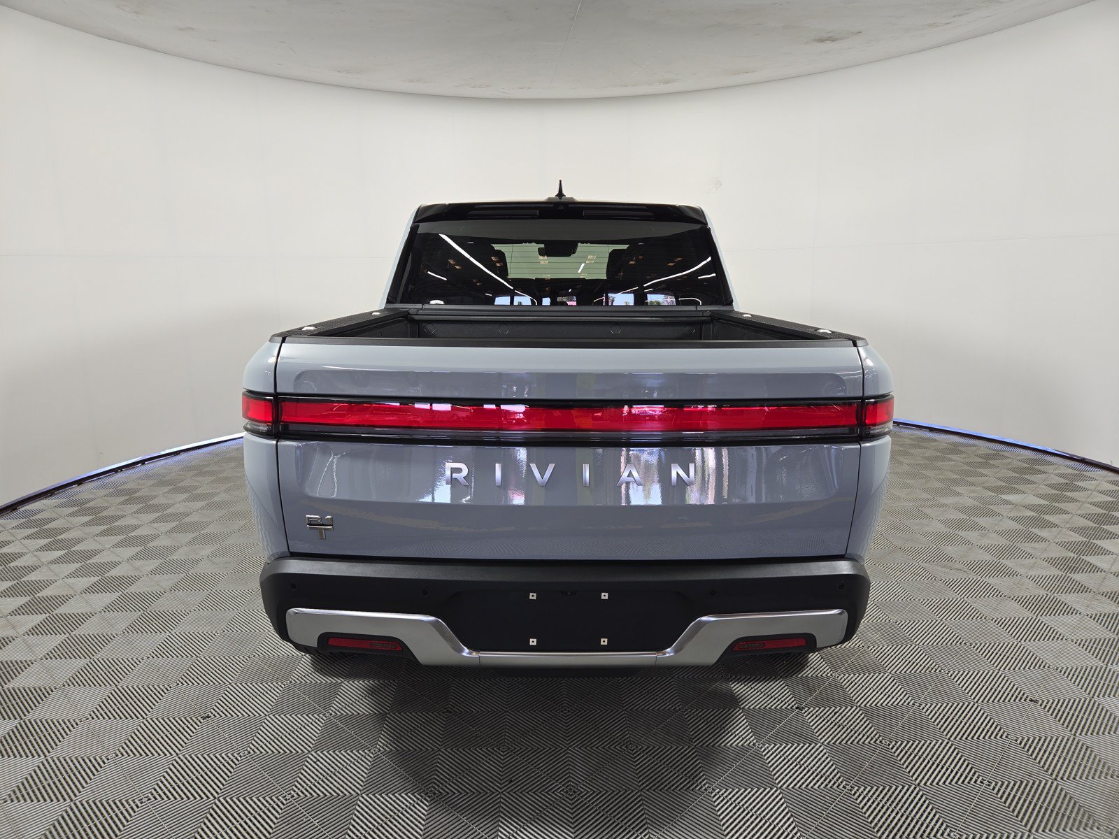Used 2024 Rivian R1T Adventure AWD/4WD image 4