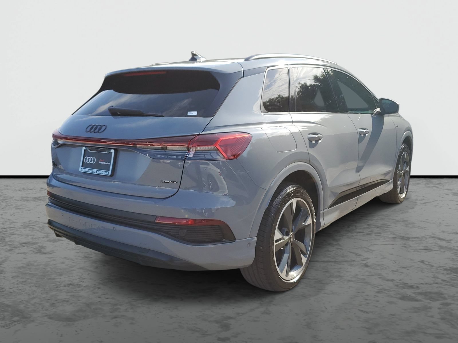 Used 2023 Audi Q4 e-tron Premium Plus w/ Premium Plus AWD/4WD image 4