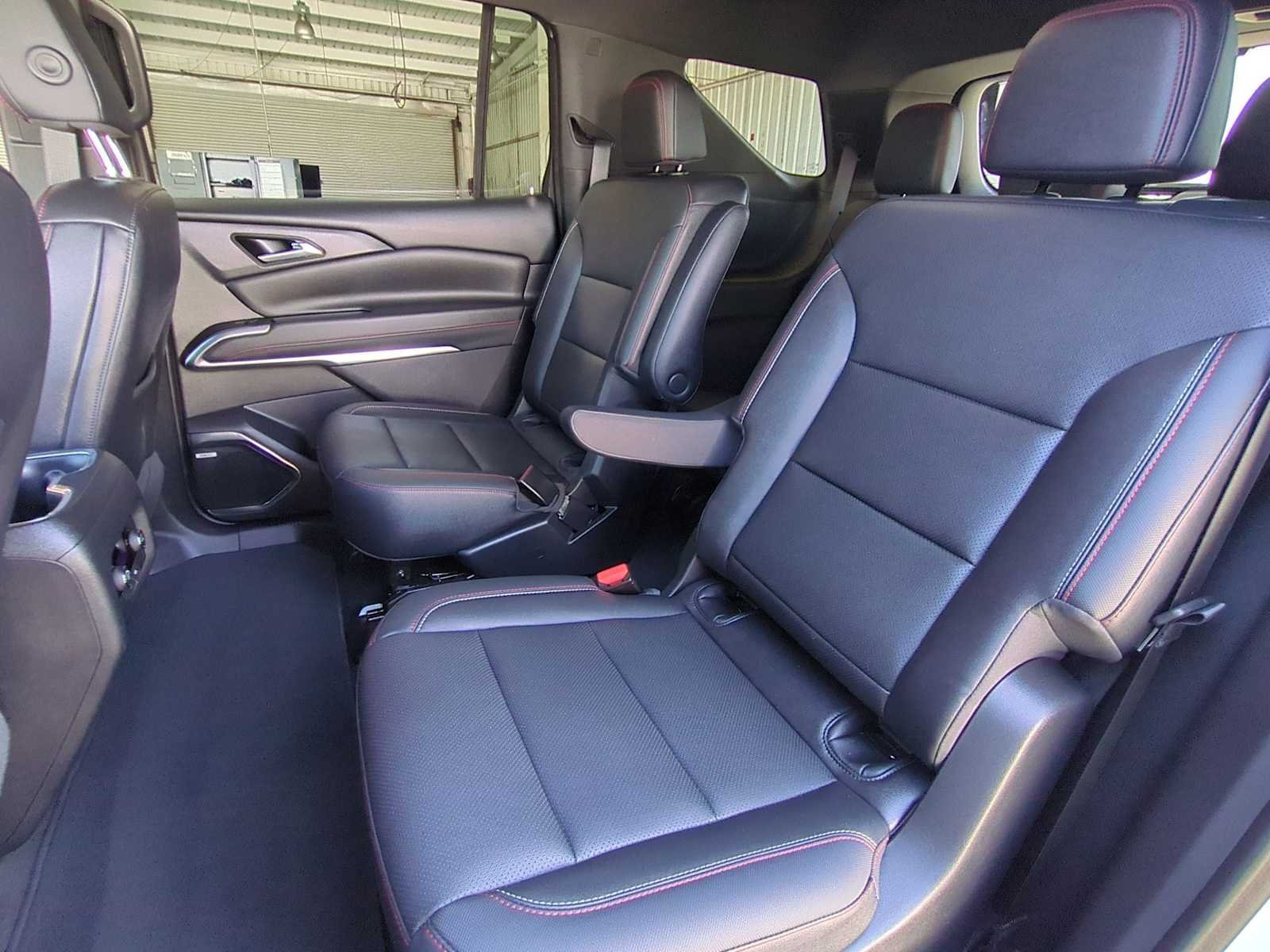 Used 2024 Chevrolet Traverse Z71 w/ Enhanced Driving Package AWD/4WD image 25