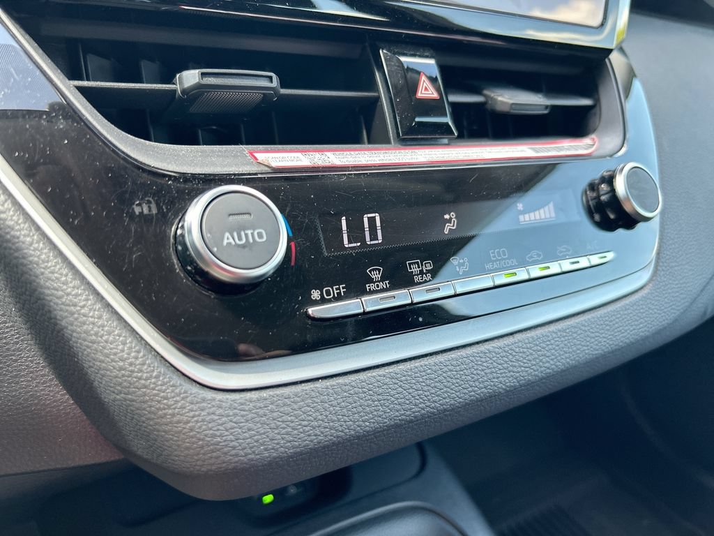 Used 2025 Toyota Corolla LE w/ LE Premium Package FWD image 23