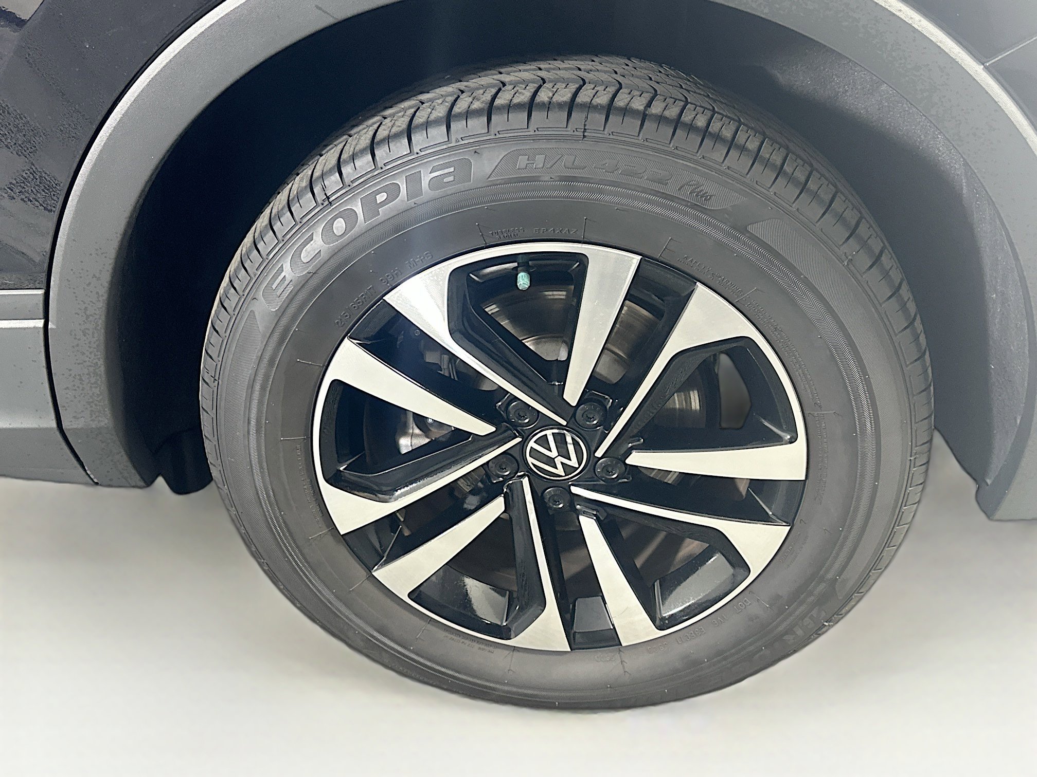 Used 2024 Volkswagen Tiguan S image 11