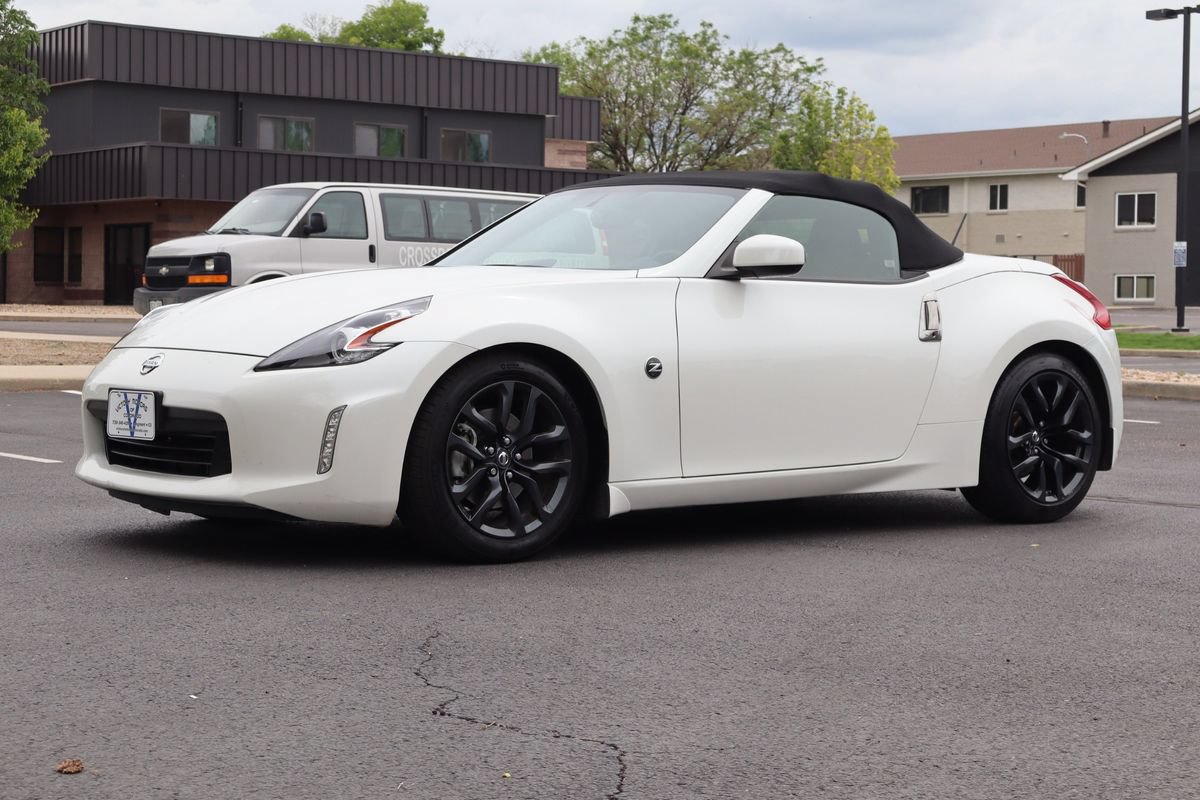 Used 2019 Nissan 370Z Touring RWD image 11