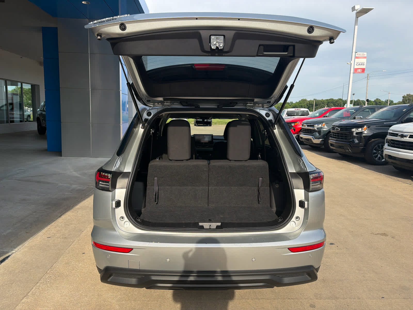 Used 2025 Mitsubishi Outlander ES FWD image 5