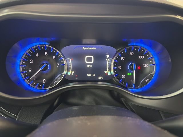 Used 2026 Chrysler Pacifica Select image 17