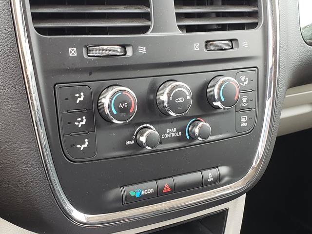 Used 2018 Dodge Grand Caravan SE w/ UConnect Hands-Free Group FWD image 23