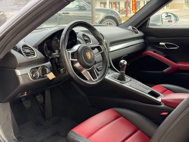 Used 2024 Porsche 718 Cayman image 22