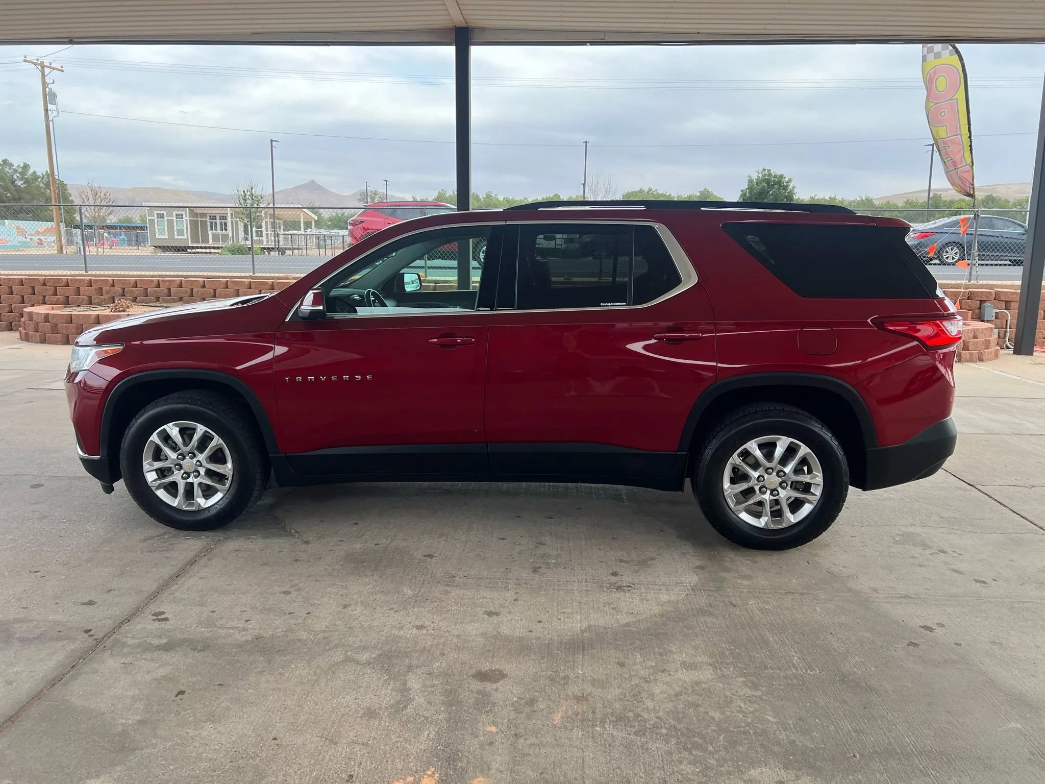 Used 2021 Chevrolet Traverse LT image 8