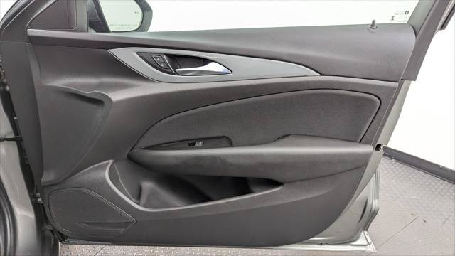 Used 2018 Buick Regal Preferred w/ Driver Confidence Package #1 FWD image 18