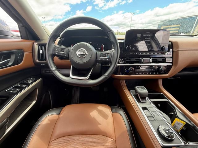 Used 2023 Nissan Pathfinder Platinum AWD/4WD image 8