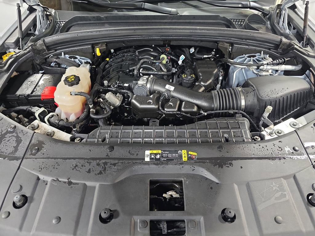 Used 2025 Jeep Grand Cherokee Altitude AWD/4WD image 28