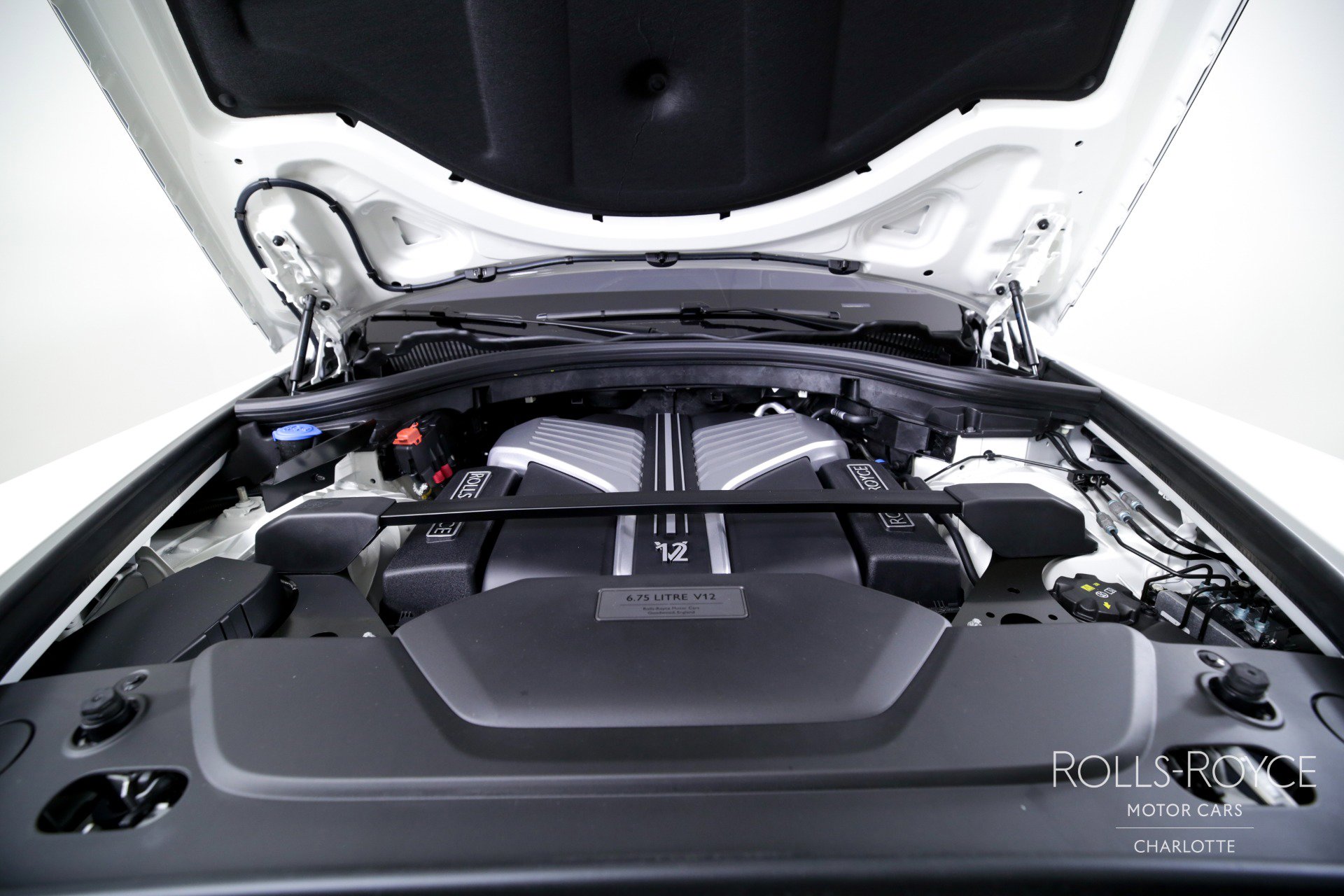 Certified 2025 Rolls-Royce Cullinan image 37