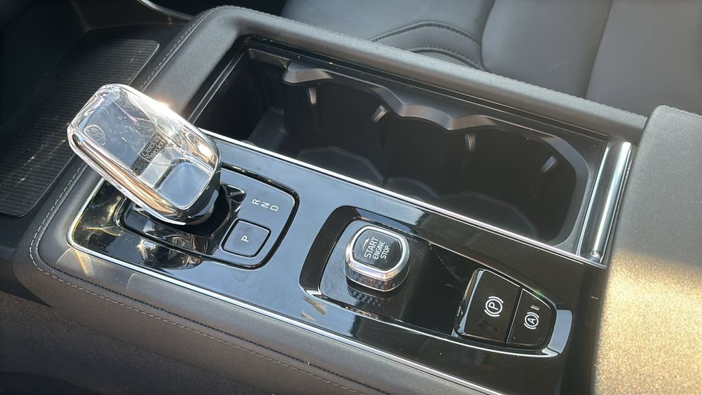 Certified 2025 Volvo XC90 B6 Plus AWD/4WD image 21