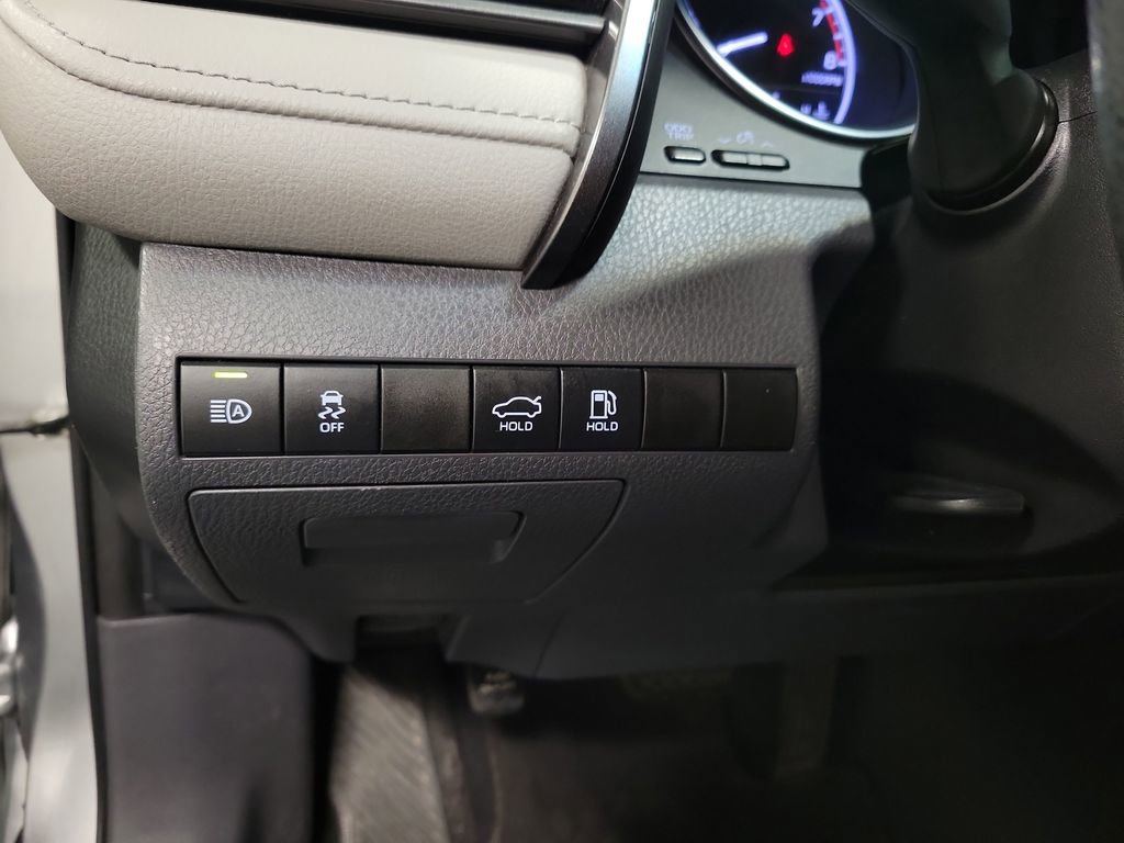 Used 2019 Toyota Camry LE image 18