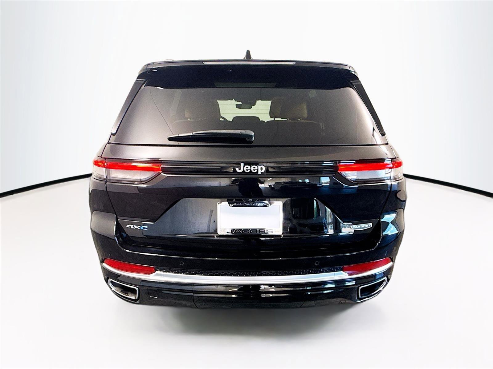 Used 2022 Jeep Grand Cherokee Summit w/ Luxury Tech Group V image 30