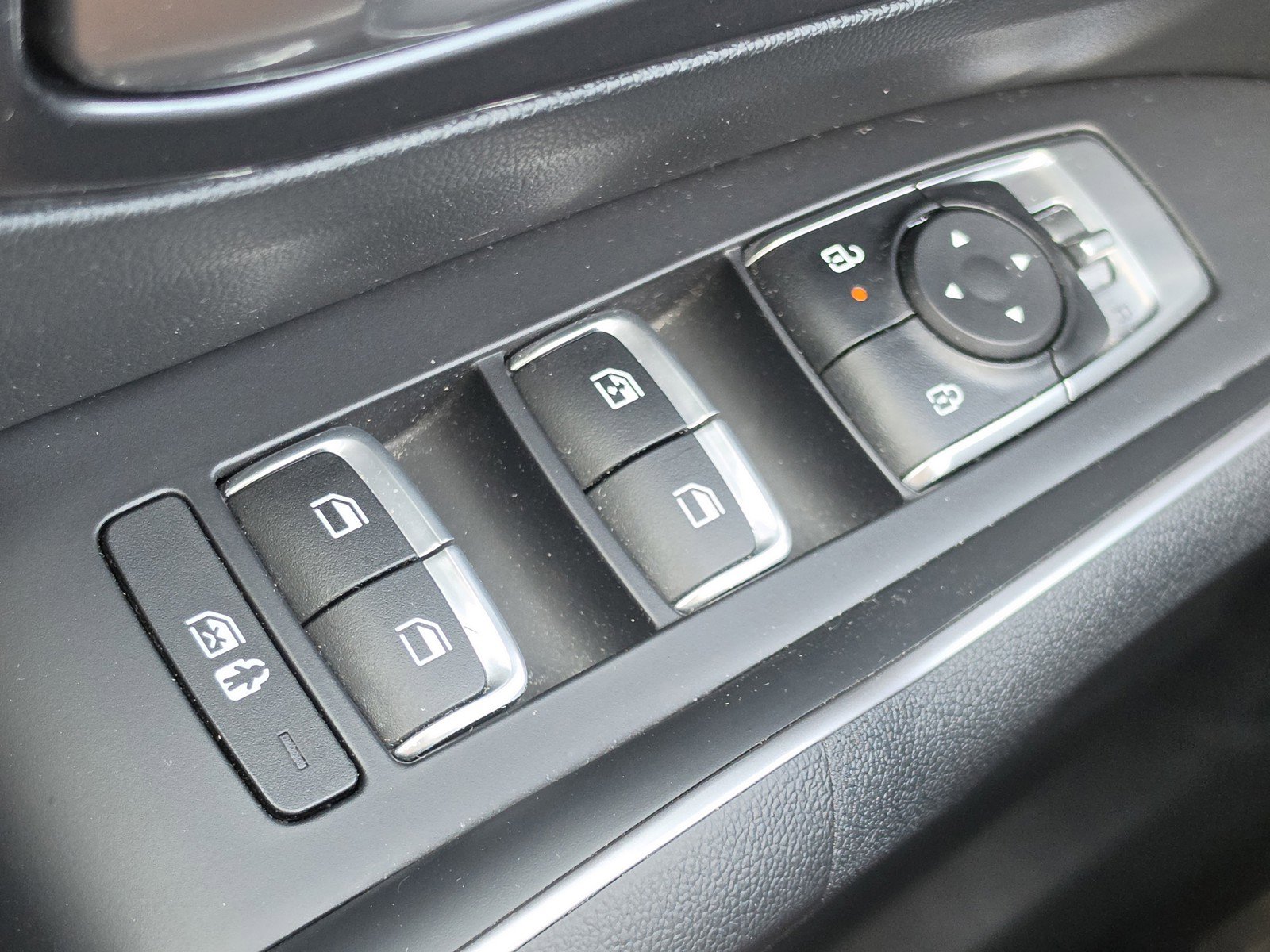 Used 2025 Kia Sorento LX image 14