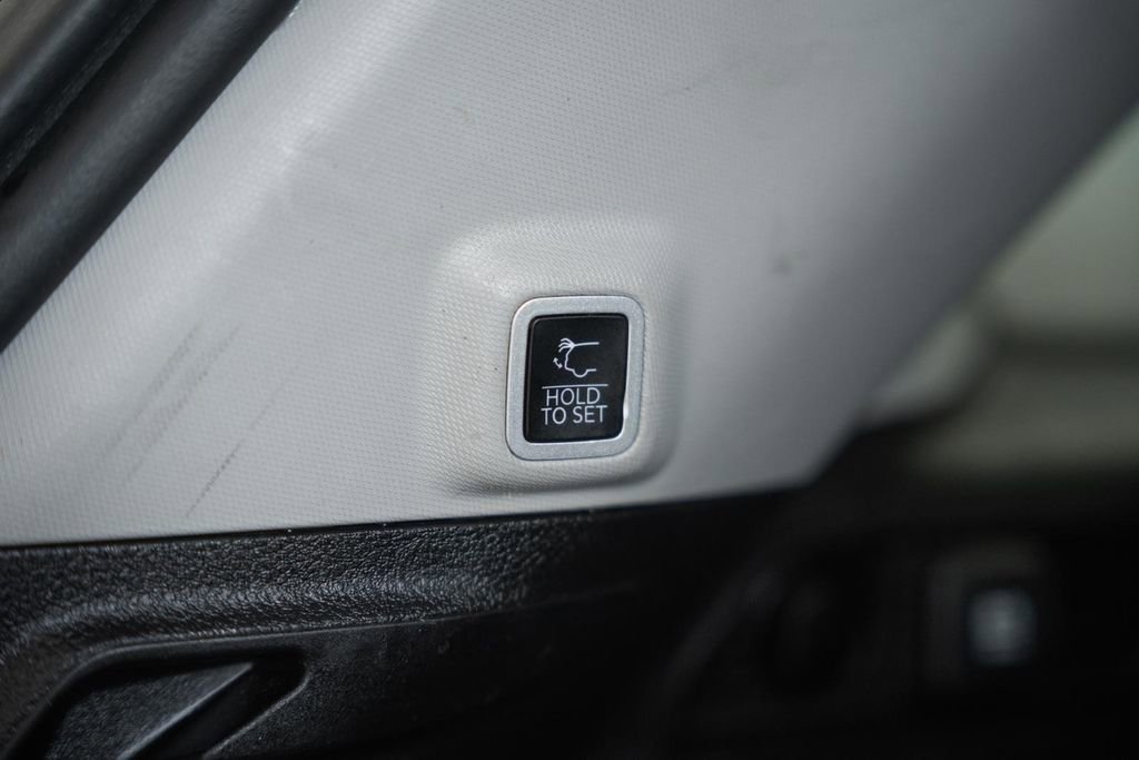 Certified 2023 Jeep Grand Cherokee 4WD 4xe w/ Luxury Tech Group II image 13
