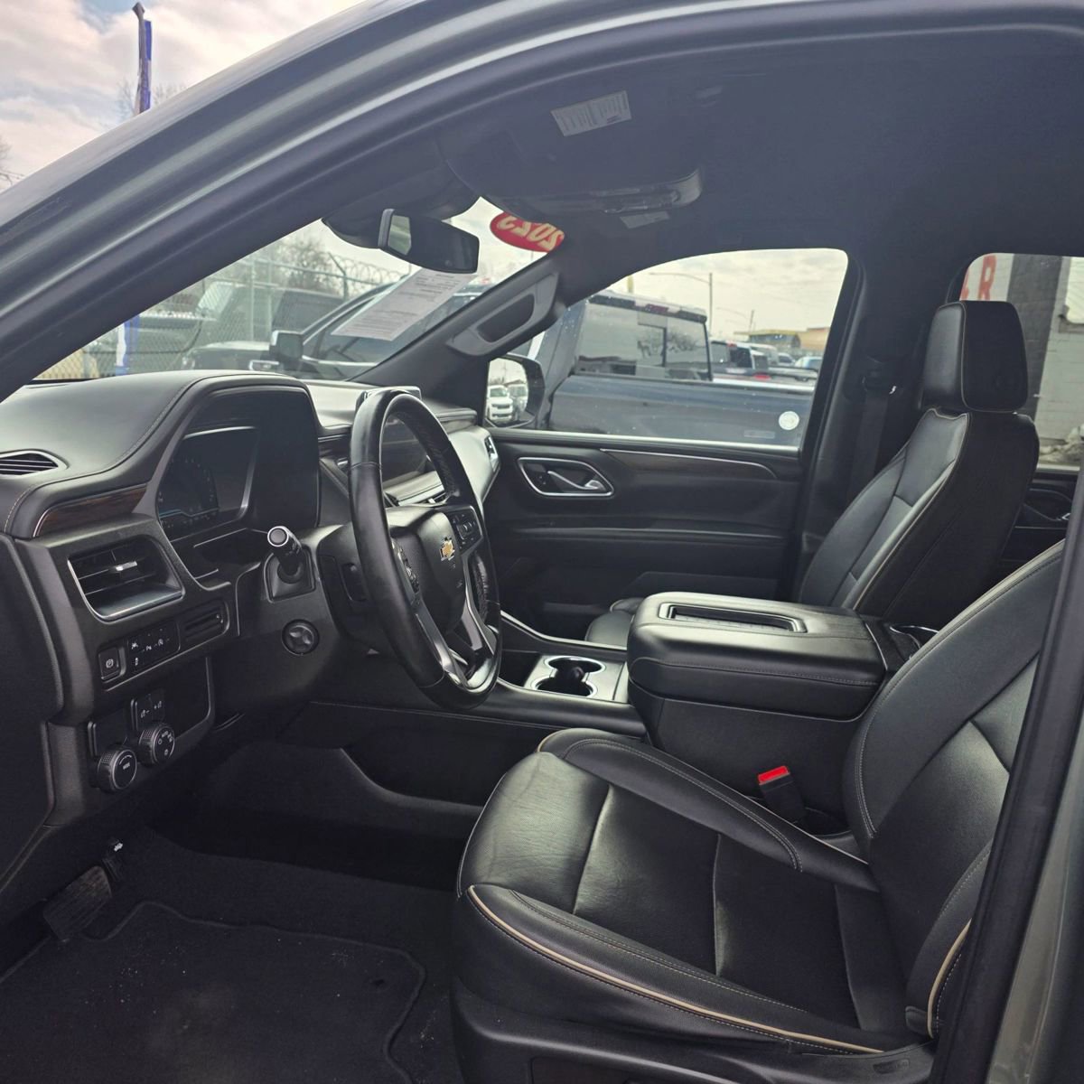 Used 2023 Chevrolet Suburban Premier RWD image 8