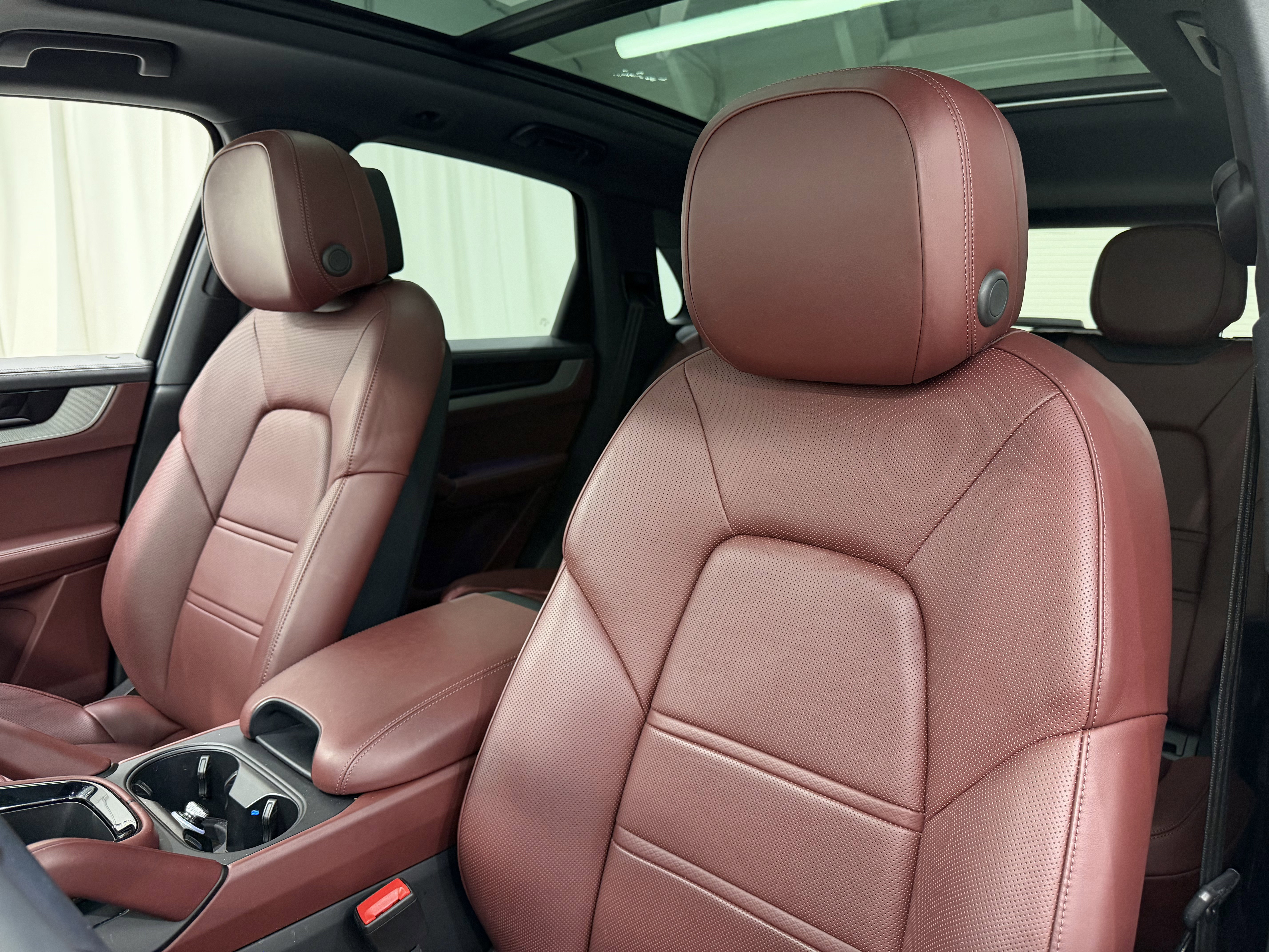 Certified 2024 Porsche Cayenne S image 5