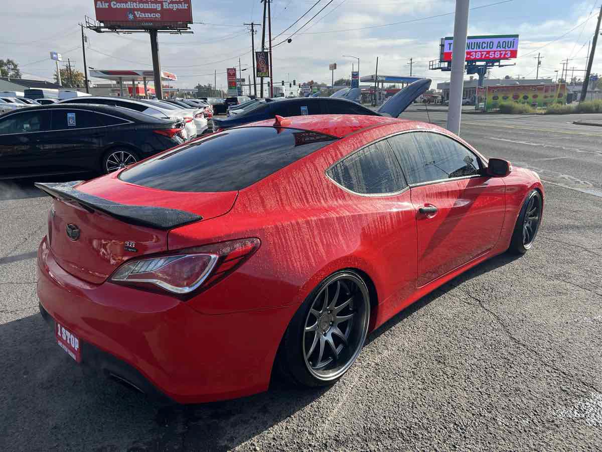Used 2014 Hyundai Genesis 3.8 RWD image 5