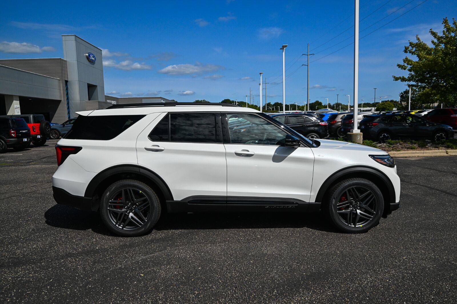 New 2026 Ford Explorer ST-Line w/ ST-Line Street Pack AWD/4WD image 3
