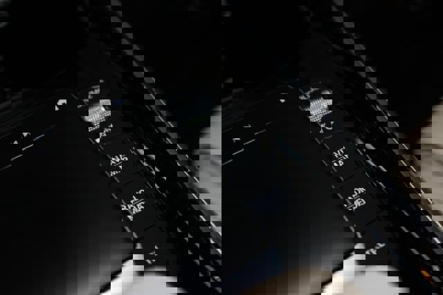 Used 2021 Mercedes-Benz GLB 250 4MATIC w/ Premium Package image 20