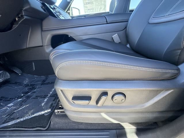 New 2026 Nissan Armada SL w/ Captain's Chari Seat Package AWD/4WD image 12