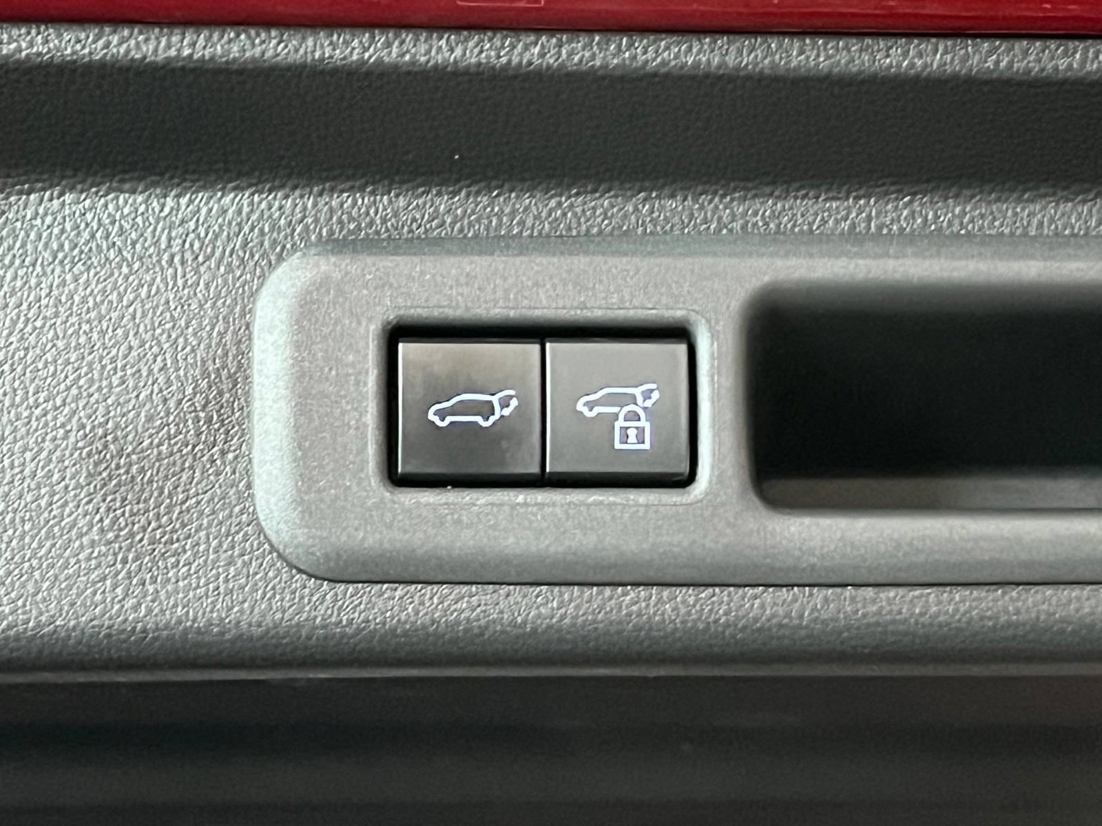 Used 2023 Toyota Sequoia Capstone AWD/4WD image 11