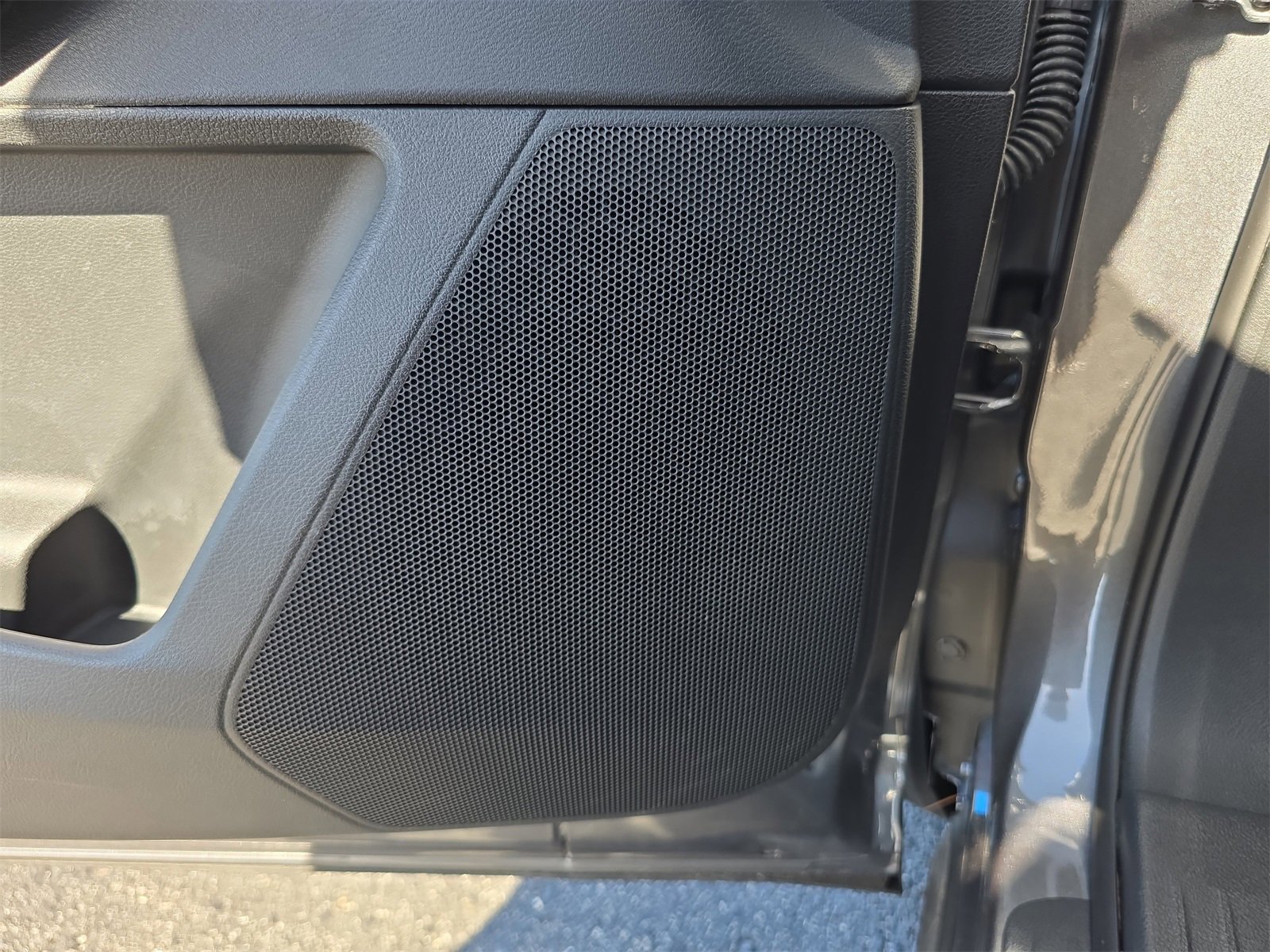 Used 2025 Nissan Pathfinder SV image 15