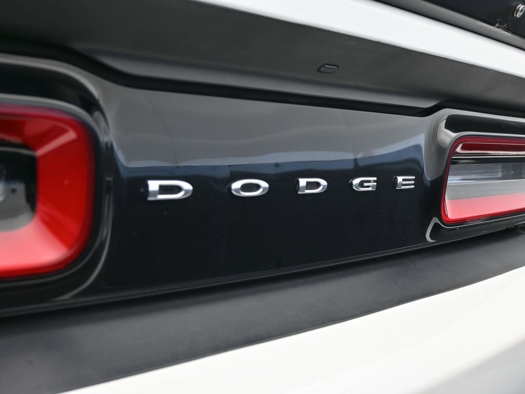 Used 2015 Dodge Challenger R/T Plus image 38