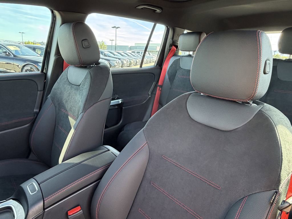 New 2026 Mercedes-Benz GLB 35 AMG 4MATIC image 19