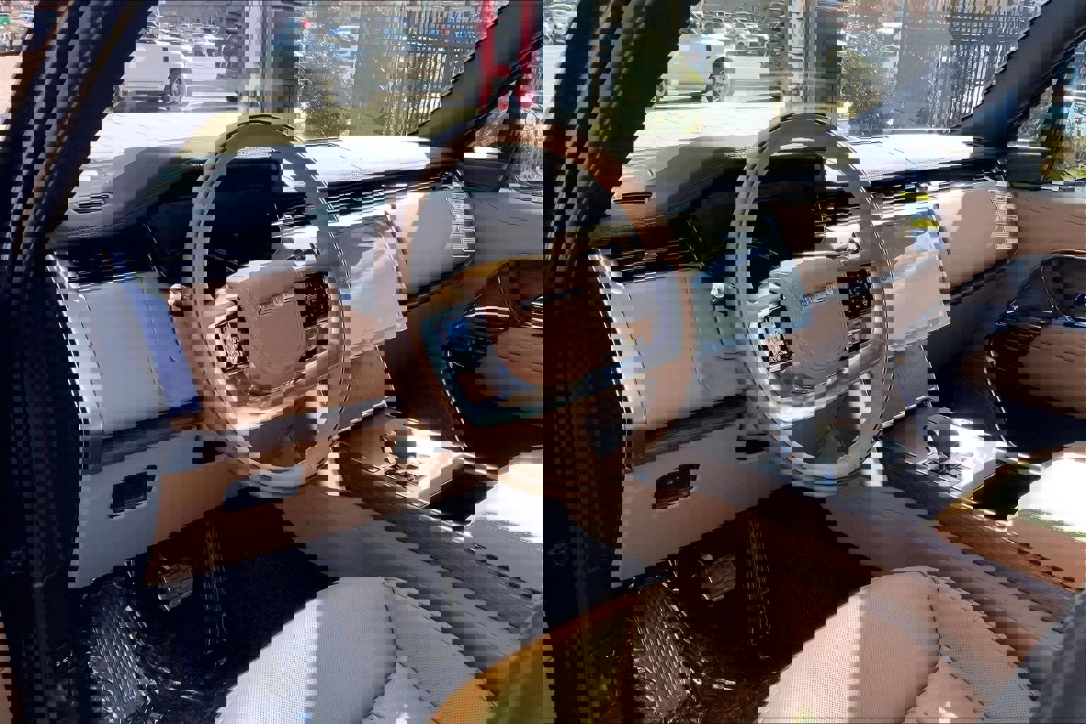 New 2026 Land Rover Range Rover Long Wheelbase SE image 8