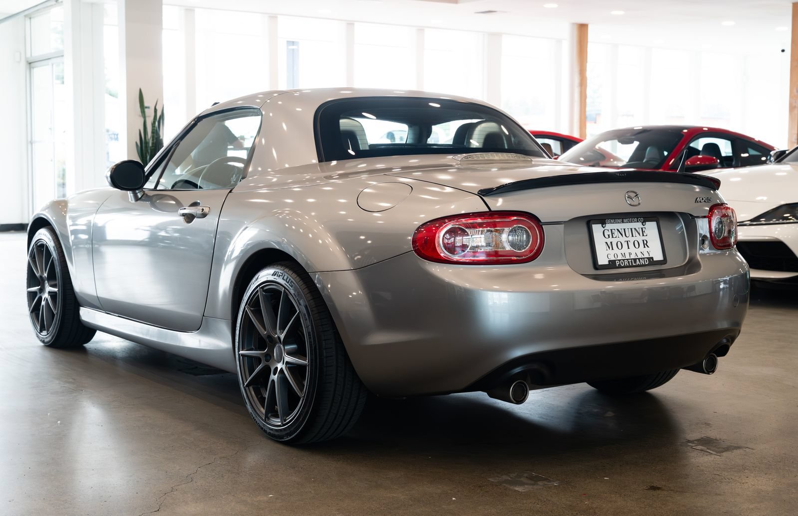 Used 2010 MAZDA MX-5 Miata Touring RWD image 6