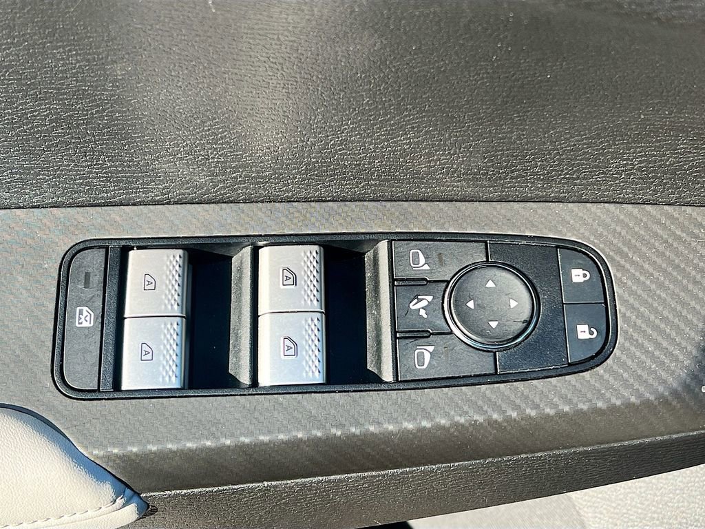 Used 2025 Mitsubishi Outlander SE image 20