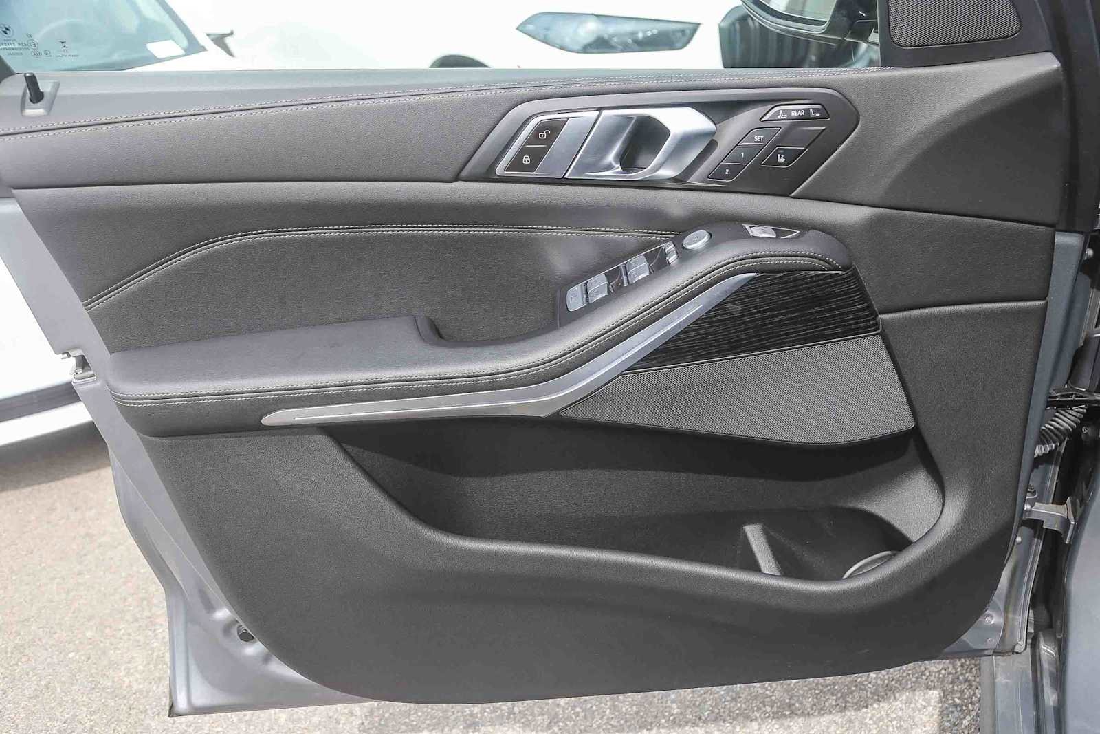 Certified 2024 BMW X7 xDrive40i w/ M Sport Package image 18