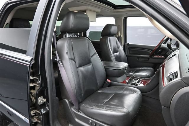 Used 2011 Cadillac Escalade Luxury AWD/4WD image 34