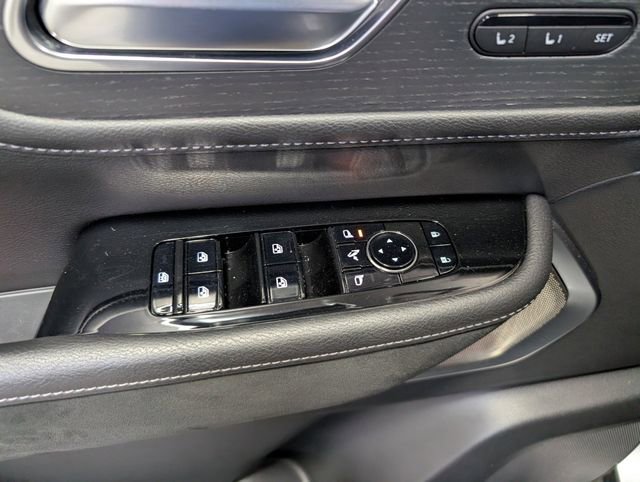 Used 2025 INFINITI QX80 Sensory image 16