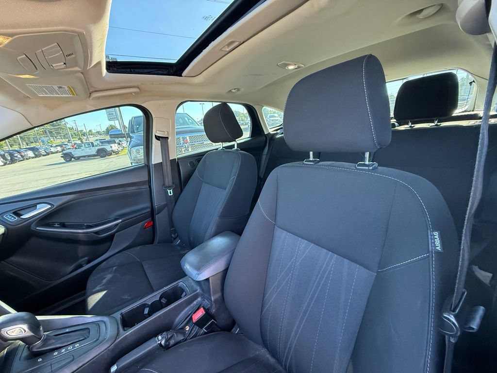 Used 2017 Ford Focus SEL w/ Cold Weather Package FWD image 13