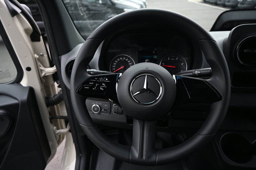 Used 2025 Mercedes-Benz Sprinter 3500 image 2