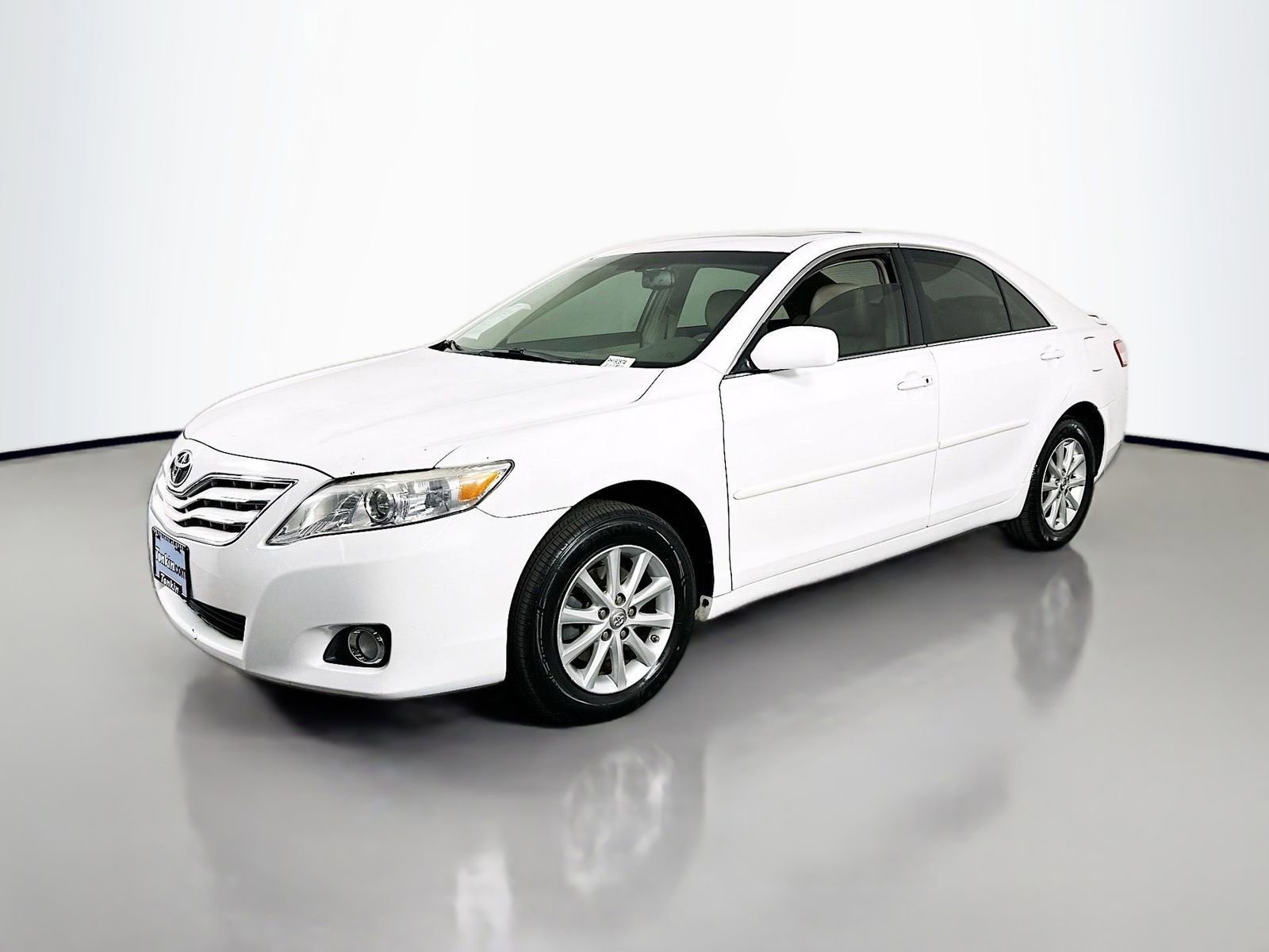 Used 2010 Toyota Camry XLE FWD image 3