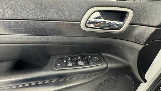 Used 2018 Jeep Grand Cherokee Laredo AWD/4WD image 19