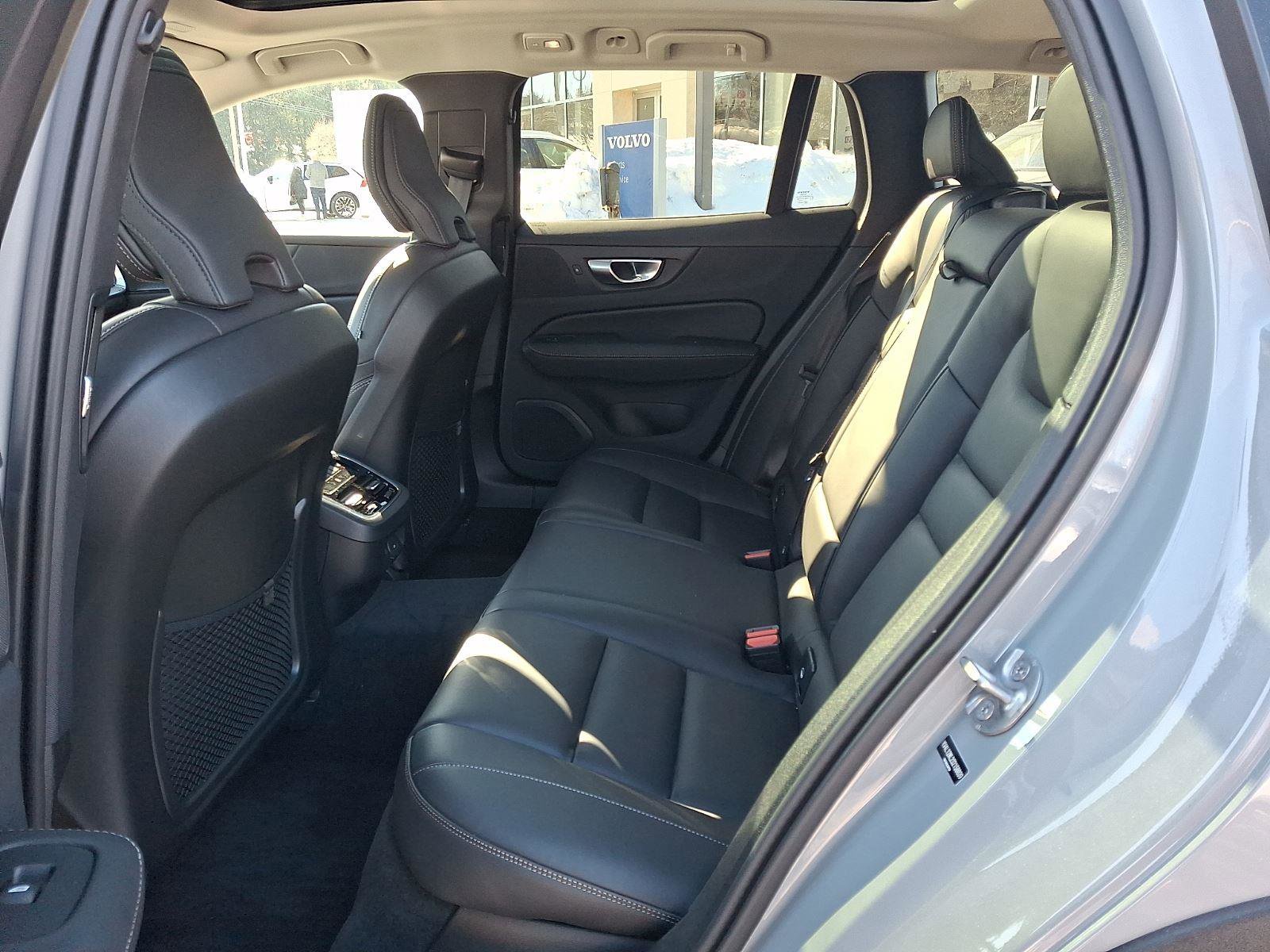 Certified 2025 Volvo V60 B5 Cross Country Ultra image 10