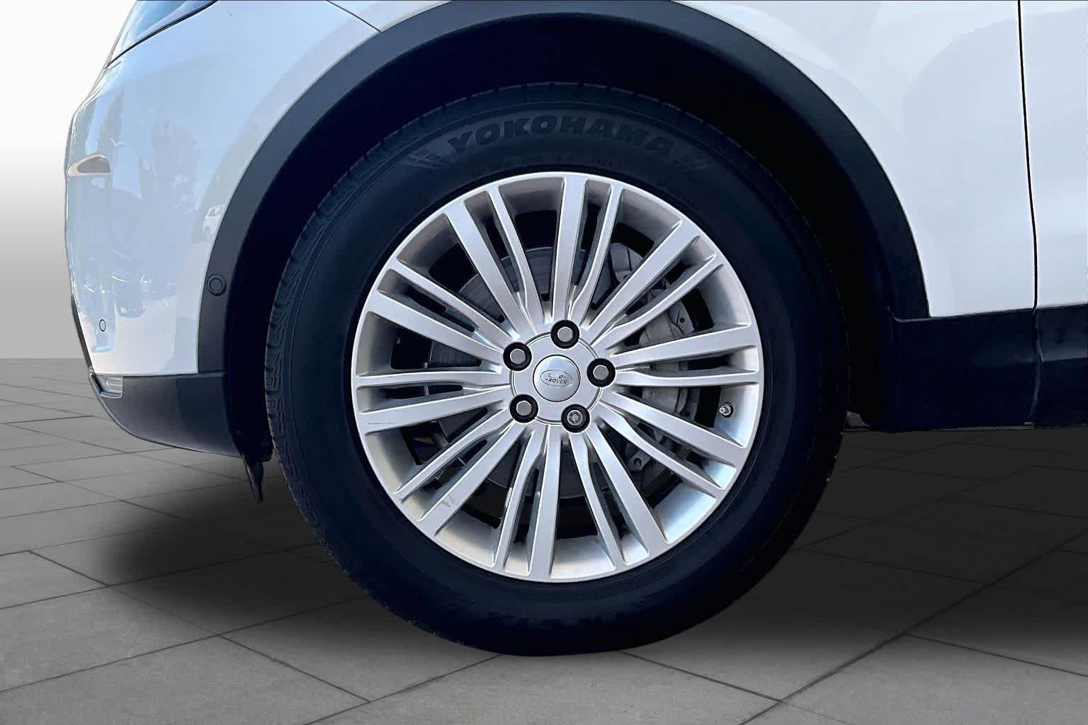 Used 2020 Land Rover Discovery HSE Luxury AWD/4WD image 10