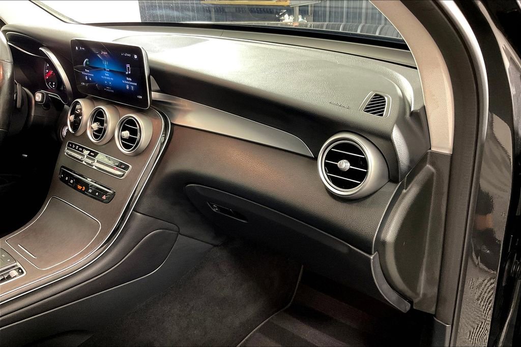 Used 2021 Mercedes-Benz GLC 300 4MATIC image 22