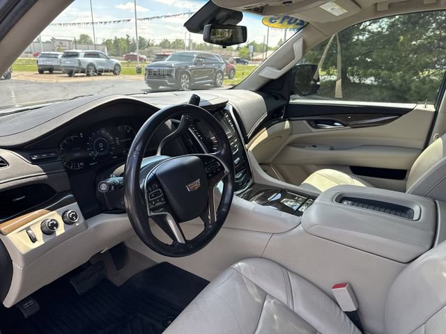 Used 2019 Cadillac Escalade Luxury AWD/4WD image 13