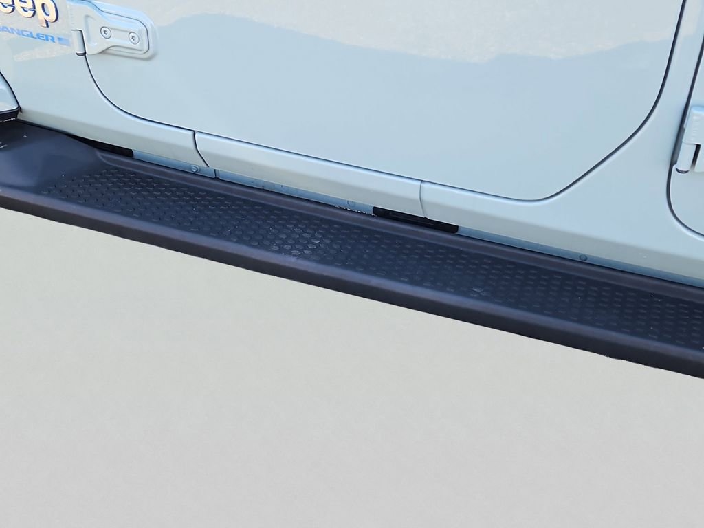 Used 2023 Jeep Wrangler Sahara w/ Dual Top Group image 19