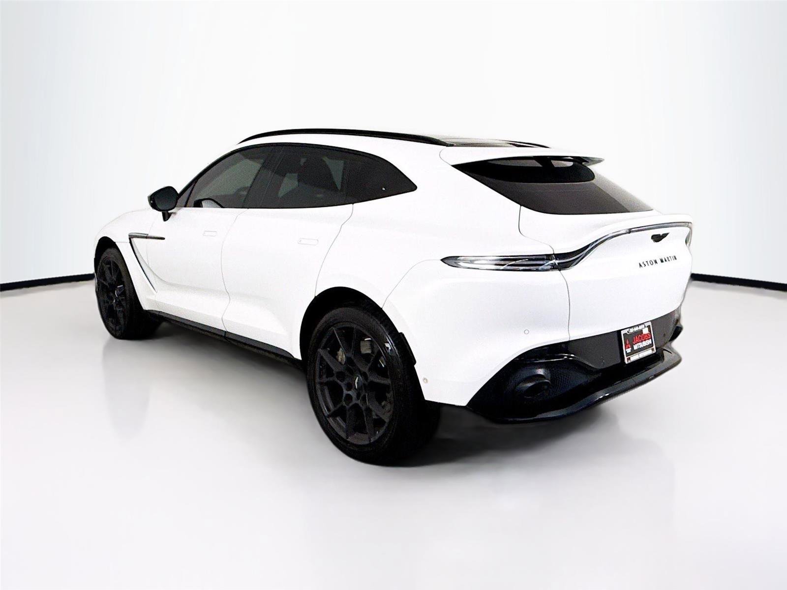 Used 2022 Aston Martin DBX image 8