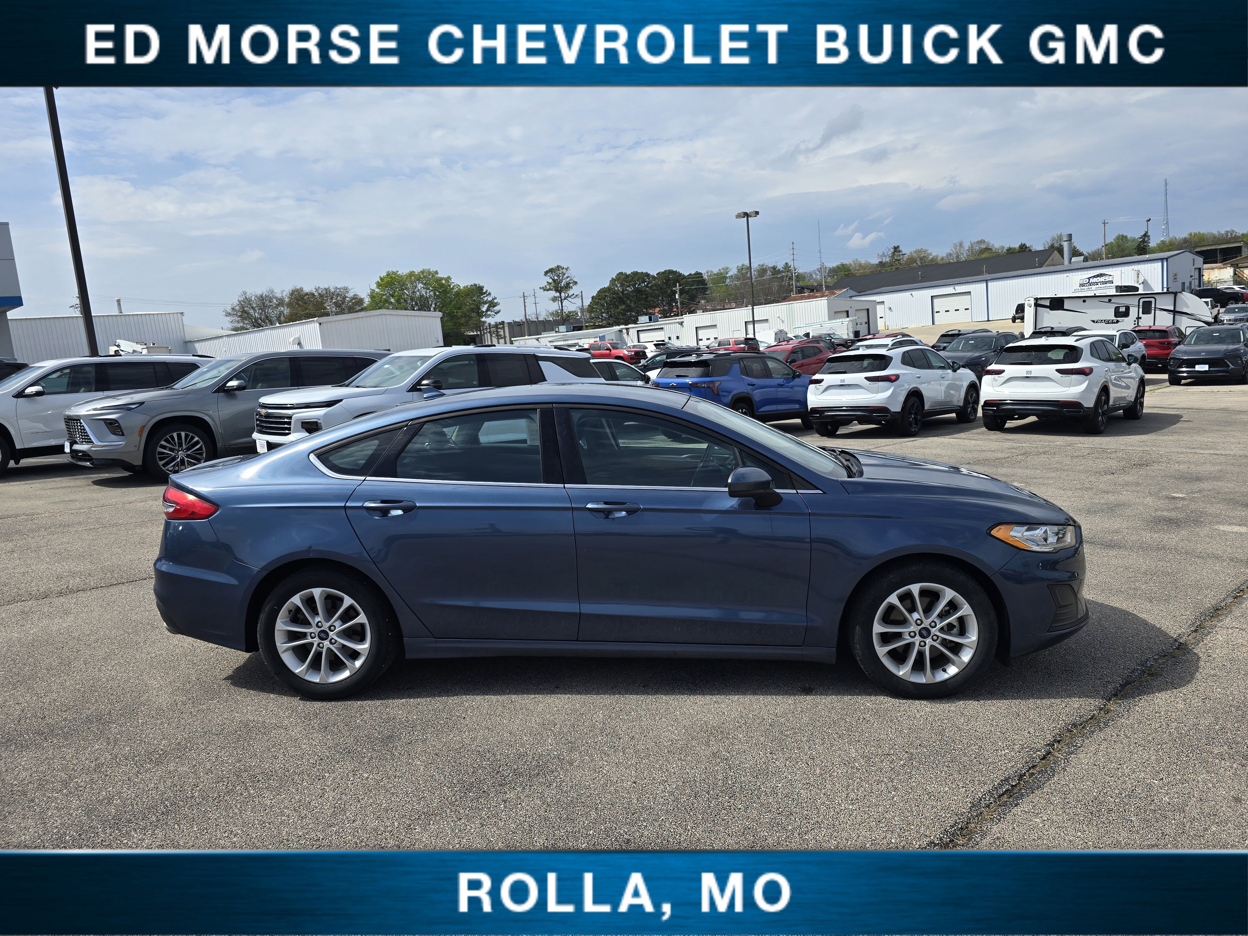Used 2019 Ford Fusion SE image 2