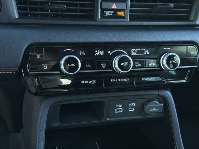 Used 2025 Honda Pilot TrailSport image 27