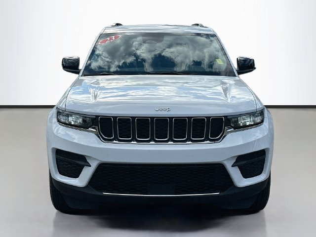 Used 2023 Jeep Grand Cherokee Laredo AWD/4WD image 4
