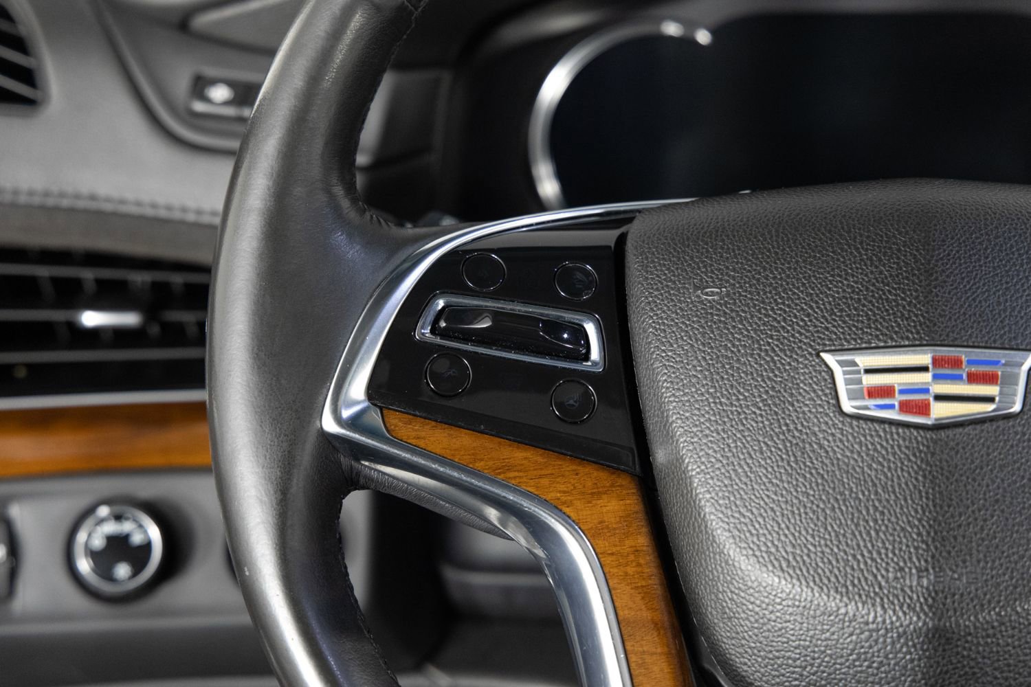 Used 2016 Cadillac Escalade Luxury image 33